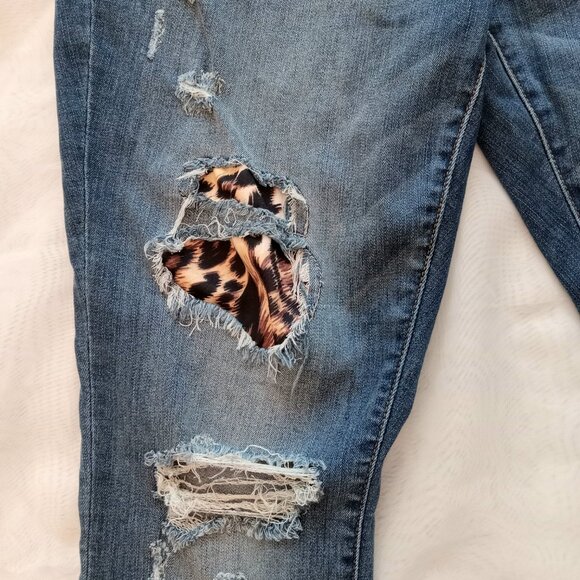 Judy Blue Los Angeles Distressed Grunge Y2K Leopard Print Accents Jeans - Picture 4 of 9
